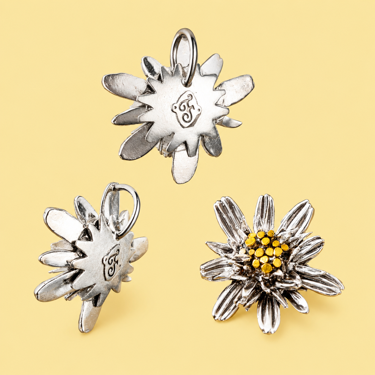 Arfaj Flower charm