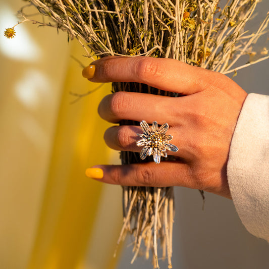 Arfaj Flower Ring
